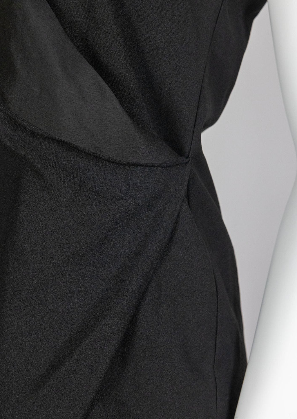 Halston Black Draped Sleeveless Top - Reloved - Timeless Styles