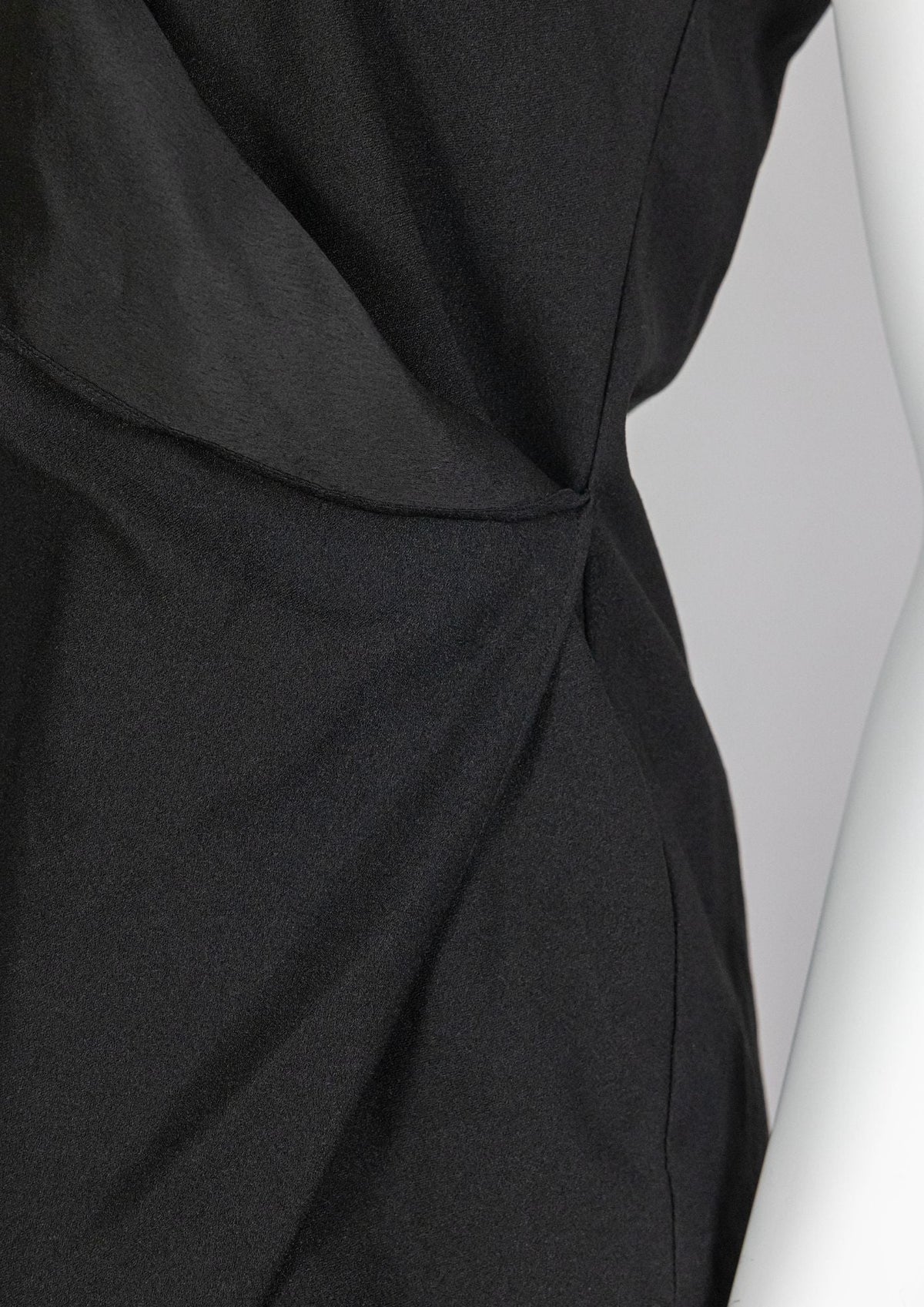 Halston Black Draped Sleeveless Top - Reloved - Timeless Styles