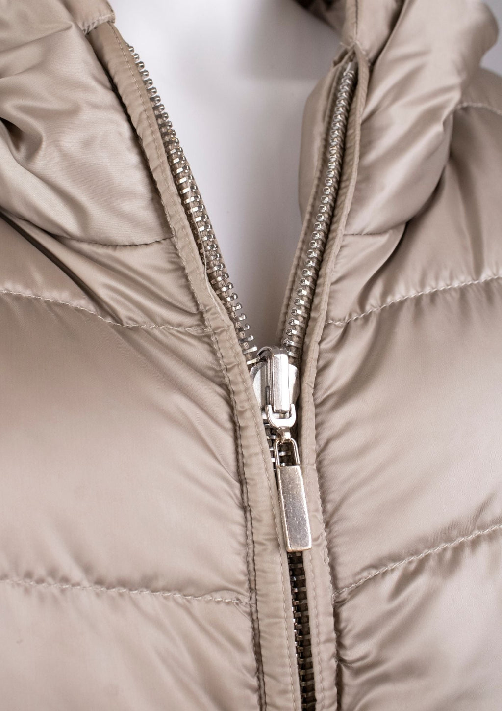 Max Mara Hooded Puffer Jacket - Reloved - Timeless Styles